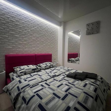 2-Room Luxury Apartment In The Center Kiew Exterior foto